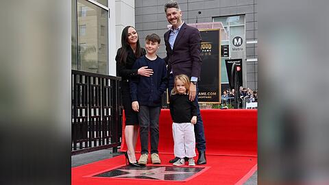 Christina Ricci mit ihrer Familie und dem 2803. Stern auf dem Walk of Fame.