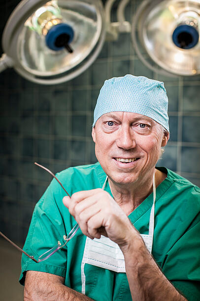 Prof. Dr. Mang in seiner Bodenseeklinik.