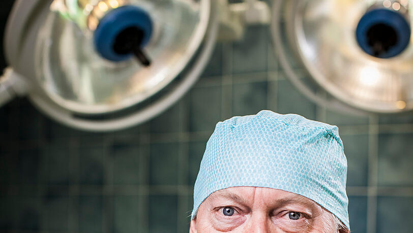 Prof. Dr. Mang in seiner Bodenseeklinik. Prof. Dr. Mang in seiner Bodenseeklinik.