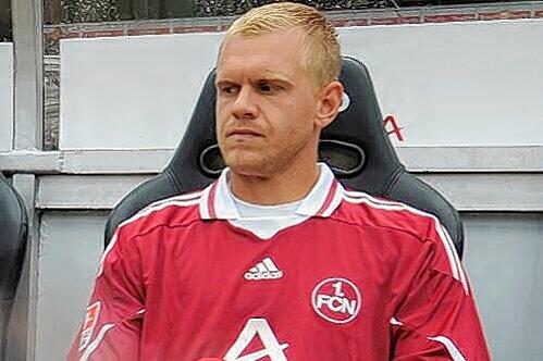 Ein doch eher skeptischer Blick: Club-Kapitän Andy Wolf sieht sich weiterhin als Innenverteidiger.