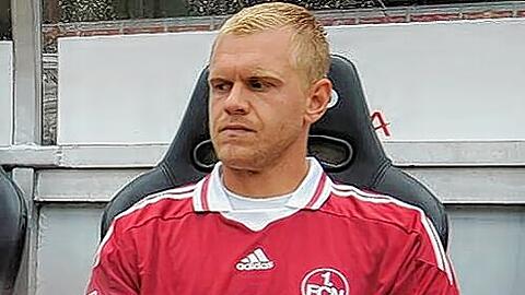 Ein doch eher skeptischer Blick: Club-Kapitän Andy Wolf sieht sich weiterhin als Innenverteidiger.