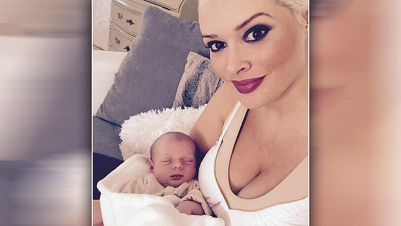 Daniela Katzenberger hat nach der Geburt von Tochter Sophia ständig mit Stimmungsschwankungen zu kämpfen. Daniela Katzenberger hat nach der Geburt von Tochter Sophia ständig mit Stimmungsschwankungen zu kämpfen.