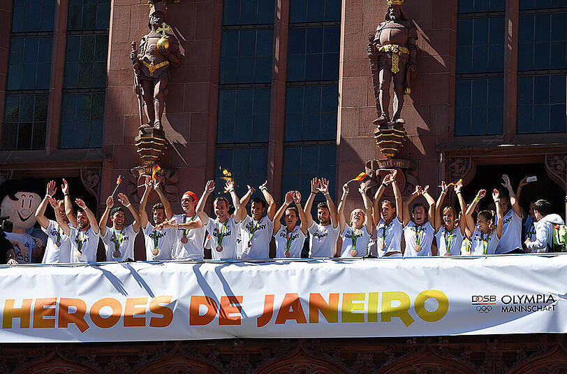 "Heroes de Janeiro": Am Dienstag wurde das deutsche Olympia-Team in Frankfurt am Main empfangen.