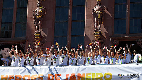 "Heroes de Janeiro": Am Dienstag wurde das deutsche Olympia-Team in Frankfurt am Main empfangen.