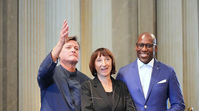 Christian Thielemann (links mit der künftigen Intendantin Elisabeth Sobotka und Berlins Kultursenator Joe Chialo (CDU).