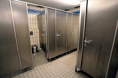 Eine öffentliche Toilette.