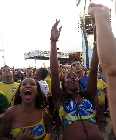 Ob im Stadion in Brasilien oder beim Public Viewing daheim: Die heißesten Fans der WM. Die Bilder!