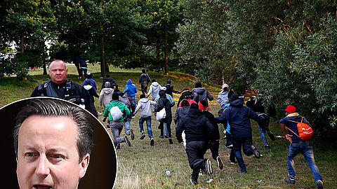 Erneut haben zwischen 100 und 150 Flüchtlinge versucht, durch den Eurotunnel von Frankreich nach Großbritannien zu gelangen. Der britische Premierminister David Cameron bezeichnete die Lage als "sehr besorgniserregend".
