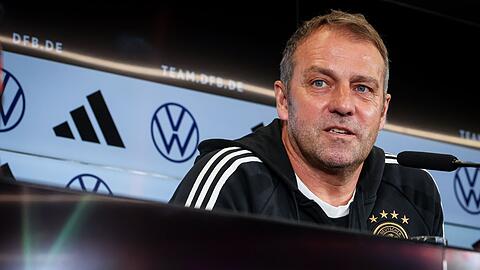 Bundestrainer Hansi Flick spricht auf einer Pressekonferenz der Nationalmannschaft auf dem DFB-Campus.