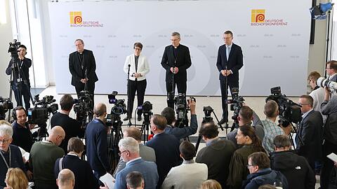 Auf einer Pressekonferenz wurde Heiner Wilmer als neuer Chef der deutschen Bisch&ouml;fe vorgestellt.