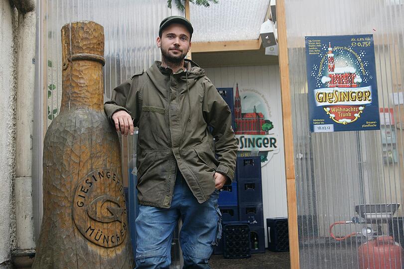 Flo Sommer vor der Untergiesinger Biermanufaktur. Am Wochenende fährt er am liebsten raus, zum Angeln.