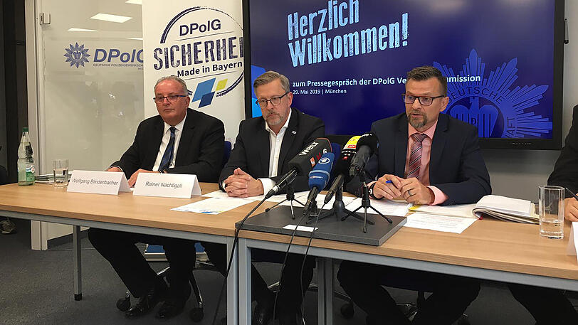 Von links: Wolfgang Blindenbacher, Vorsitzender der Fachkommission Verkehrssicherheit, Rainer Nachtigall, Landesvorsitzender der DPolG Bayern und Stefan Pfeiffer, Leiter der Verkehrspolizei in Feucht.