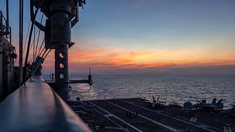 Das US-Milit&auml;r hat unter anderem den Flugzeugtr&auml;ger "USS Abraham Lincoln" in die Region verlegt. (Archivbild)