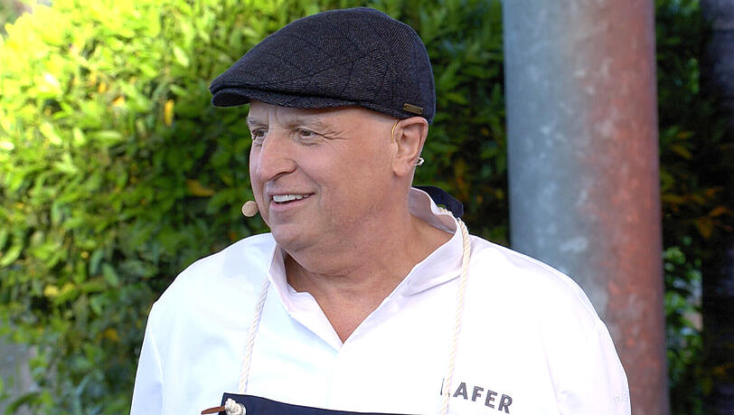 Im Sommer-Special von "Grill den Henssler" hat auch Johann Lafer einen Auftritt als Koch-Coach.