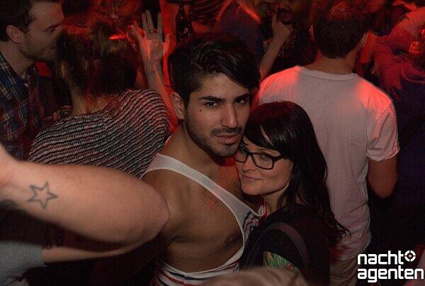 Im Harry Klein knutschten die Clubber um die Wette, denn "It Was A Transition". Mehr Bilder unter: www.nachtagenten.de