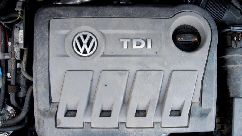 VW Touran mit einem vom Abgas-Skandal betroffenen Dieselmotor vom Typ EA189 - Volkswagen muss sich jetzt auf Verbraucherklagen einstellen. VW Touran mit einem vom Abgas-Skandal betroffenen Dieselmotor vom Typ EA189 - Volkswagen muss sich jetzt auf Verbraucherklagen einstellen.