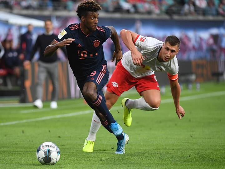 Willi Orban (r) von Leipzig in Aktion gegen Kingsley Coman von München. Foto: Hendrik Schmidt/dpa-Zentralbild/dpa/Archivbild