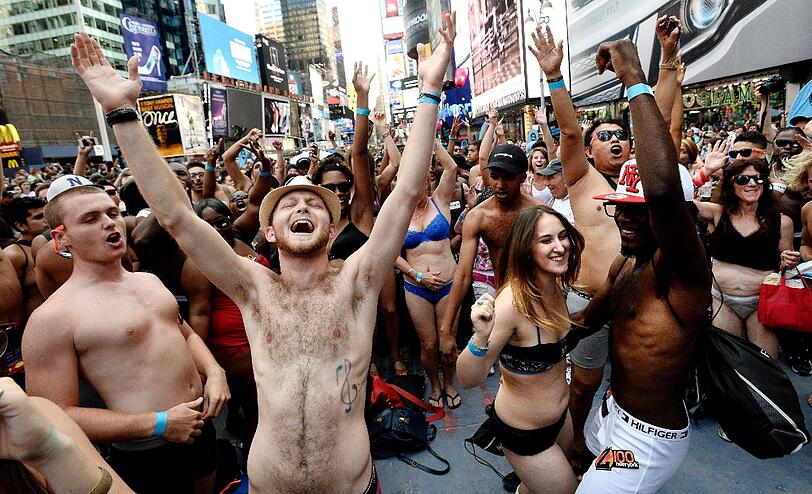 National Unterwear Day: Die Bilder vom irren Weltrekordversuch auf dem Times Square.
