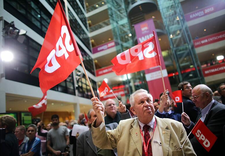 Die Bilder: So reagierten die Parteien auf die ersten Prognosen.