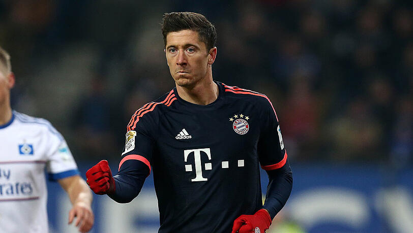 Doppeltorschütze Robert Lewandowski ballt die Faust - der Pole weiß aber auch, dass es der FC Bayern besser kann. Doppeltorschütze Robert Lewandowski ballt die Faust - der Pole weiß aber auch, dass es der FC Bayern besser kann.