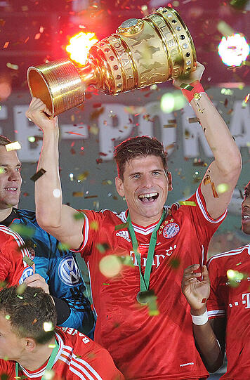 9. Mario Gomez &ndash; der Unterschätzte: Den Champions-League-Triumph 2013 gegen Dortmund erlebte er als Ersatzspieler. Aber kaum einer war so wertvoll wie der Ibero-Schwabe, der 2009 vom VfB gekommen war und in seinen vier Münchner Jahren bis 2013 (Pep Guardiola sortierte ihn aus) 113 in 174 Spielen machte. Hat mit 0,65 Toren pro Spiel die drittbeste Quote aller Bayern-Stürmer.