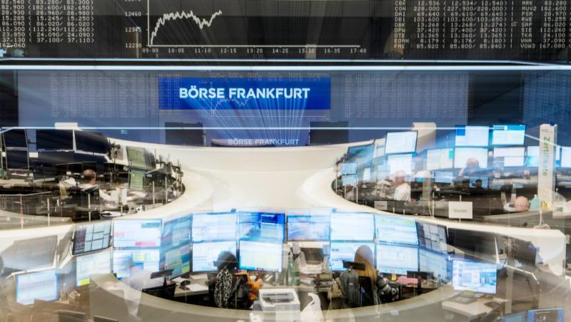Blick in den Handelssaal an der Börse in Frankfurt am Main. Noch nie schütten Deutschlands Aktiengesellschaften so viel Geld an ihre Anteilseigner aus, wie in diesem Jahr. Blick in den Handelssaal an der Börse in Frankfurt am Main. Noch nie schütten Deutschlands Aktiengesellschaften so viel Geld an ihre Anteilseigner aus, wie in diesem Jahr.