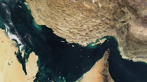 Die etwa 55 Kilometer breite Meerenge Straße von Hormus zwischen dem Iran und Oman gilt als eine der wichtigsten Schifffahrtsrouten für den weltweiten Ölexport. (Archivbild)