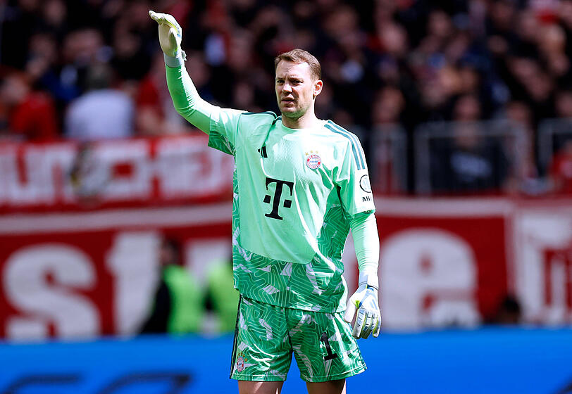 Manuel Neuer hat seinen Vertrag beim FC Bayern nochmal um ein Jahr verlängert. Manuel Neuer hat seinen Vertrag beim FC Bayern nochmal um ein Jahr verlängert.