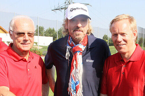 Drei Promis und ein Par: Fußball-Legende Franz Beckenbauer, TV-Star Thomas Gottschalk und Moderator Johannes B. Kerner (v.l.) im Golf-Outfit.
