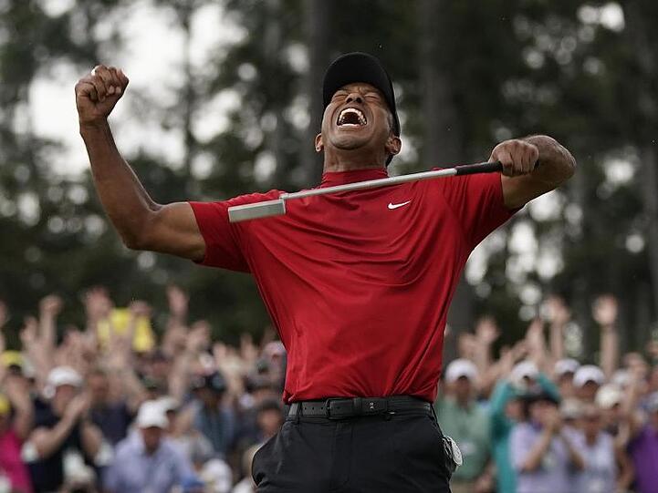 Tiger Woods jubelt über seinen Triumph in Augusta.