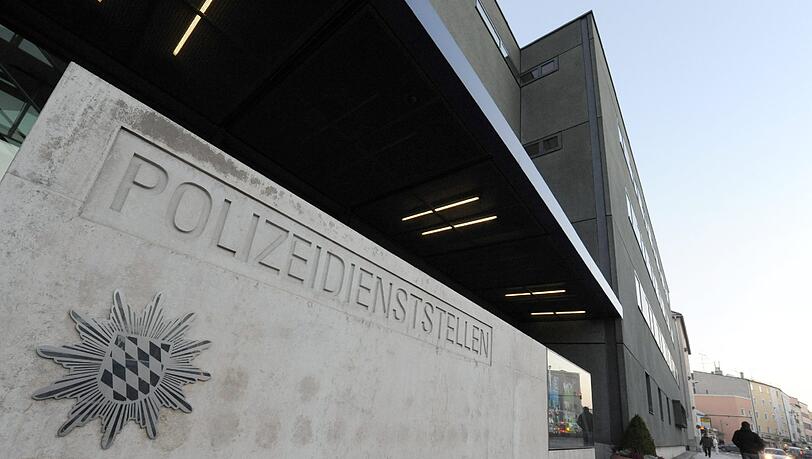 Der Eingangsbereich des neuen Polizeigebäudes in Rosenheim Der Eingangsbereich des neuen Polizeigebäudes in Rosenheim