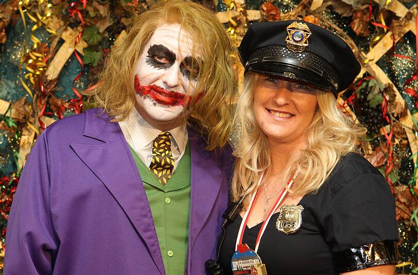 Alexander Dobrindt als Joker aus Batman kostümiert mit seiner Frau Tanja 2010
