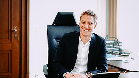 Oberb&uuml;rgermeister Dominik Krause (Gr&uuml;ne) in seinem B&uuml;ro im M&uuml;nchner Rathaus.
