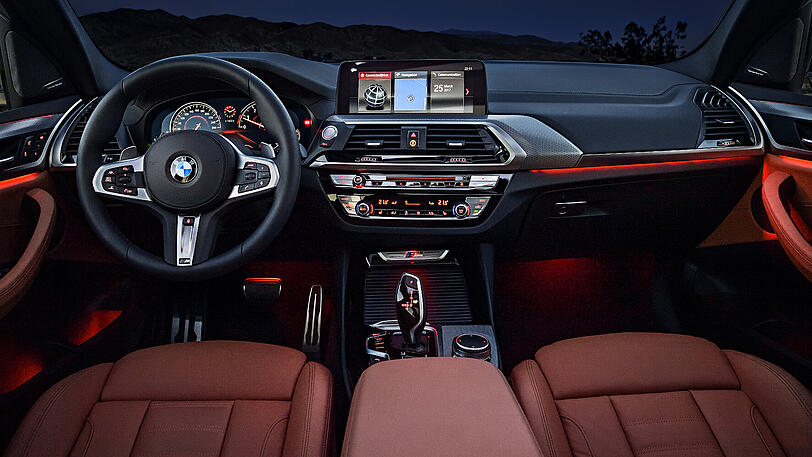 Dem X3-Cockpit sieht man auf den ersten Blick an: Hier ist alles wo es hingehört.