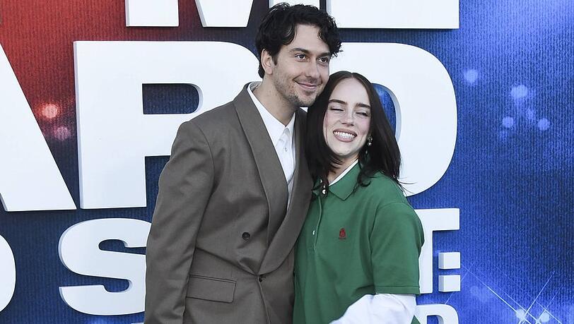 Strahlten verliebt auf dem Red Carpet: Nat Wolff und Billie Eilish.