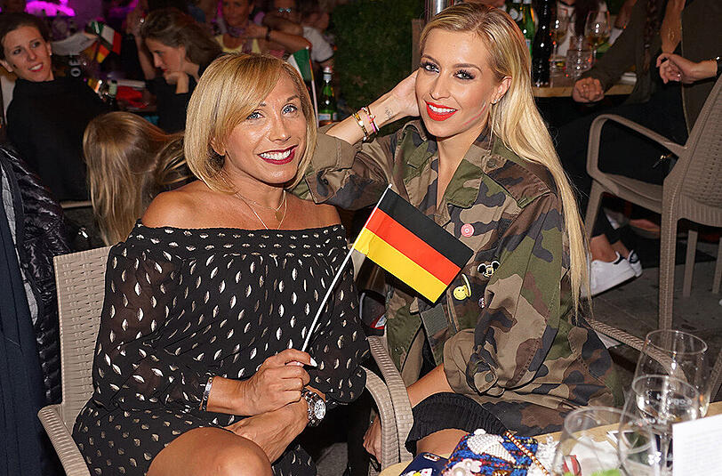Hunderte feierten den Einzug ins EM-Halbfinale im H?ugo?s.