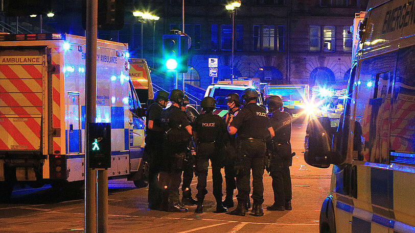 Mindestens 19 Tote nach Explosion bei Ariana-Grande-Konzert. Die ersten Bilder vom Ort des mutmaßlichen Terroranschlags.