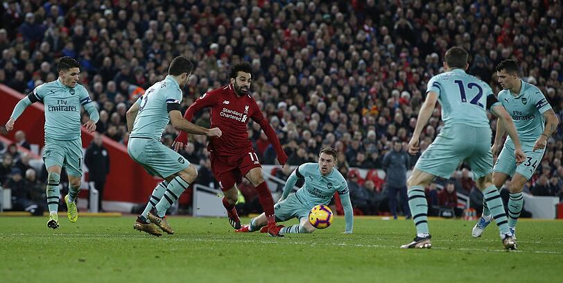 Auch von drei Leuten nicht zu stoppen: Mohamed Salah