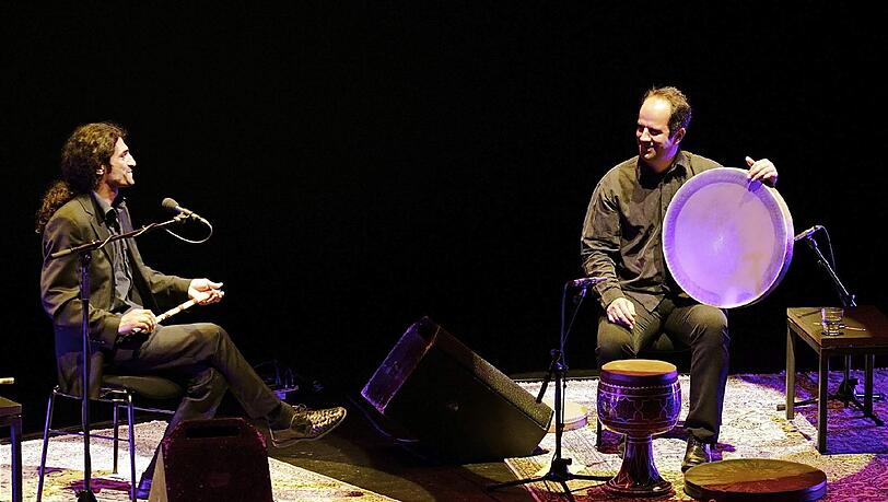 Am 15. März spielen Hadi Alizadeh und Faruk Mirza im Eine-Welt-Haus Musik aus dem Land des Sonnenaufgangs. Am 15. März spielen Hadi Alizadeh und Faruk Mirza im Eine-Welt-Haus Musik aus dem Land des Sonnenaufgangs.