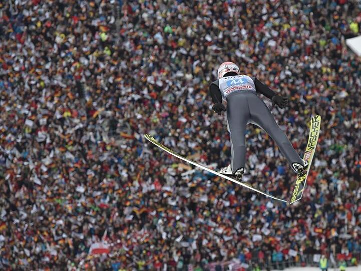 Severin Freund, Skispringer aus Deutschland, springt im 1. Durchgang. Foto: Angelika Warmuth