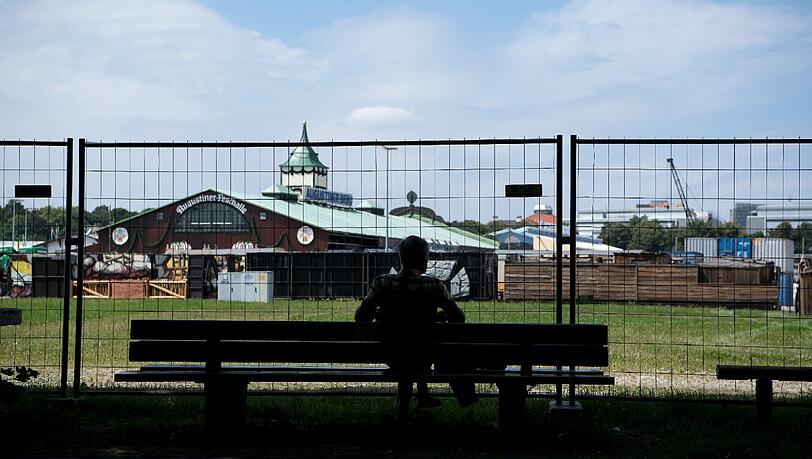 So wird es heuer rund um die gesamte Wiesn aussehen: Bierzelte – und davor ein Zaun. So wird es heuer rund um die gesamte Wiesn aussehen: Bierzelte – und davor ein Zaun.