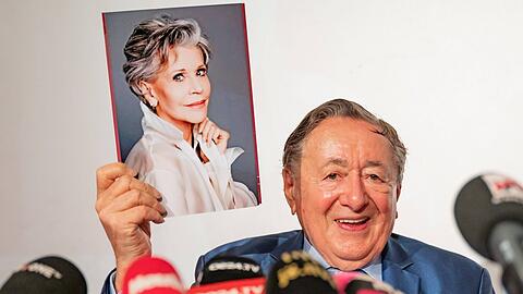 Richard Lugner verkündet stolz, dass Jane Fonda ihn zum Wiener Opernball begleiten wird.