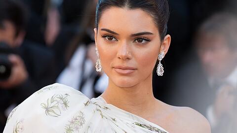 Model Kendall Jenner ist 28 geworden - und feiert mit gleich vier Geburtstagstorten.