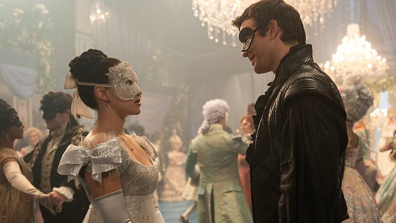 In der vierten "Bridgerton"-Staffel entspinnt sich eine Liebesgeschichte, die stark an das M&auml;rchen "Aschenputtel" erinnert.