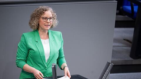 Die Gr&uuml;nen-Abgeordnete Julia Verlinden fordert ein Tempolimit auf Autobahnen zur Entlastung angesichts der hohen Spritpreise. (Archivbild)