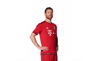 Xabi Alonso: Note 4. Der Spanier wusste ganz genau, wie er Pierre-Emile Höjbjerg beikommen kann. Mit gutem Stellungsspiel und klarer Körpersprache in Zweikämpfen bearbeitete er die Leihgabe der Bayern. Gegen Sane vor dem 1:1 allerdings nicht konsequent genug.