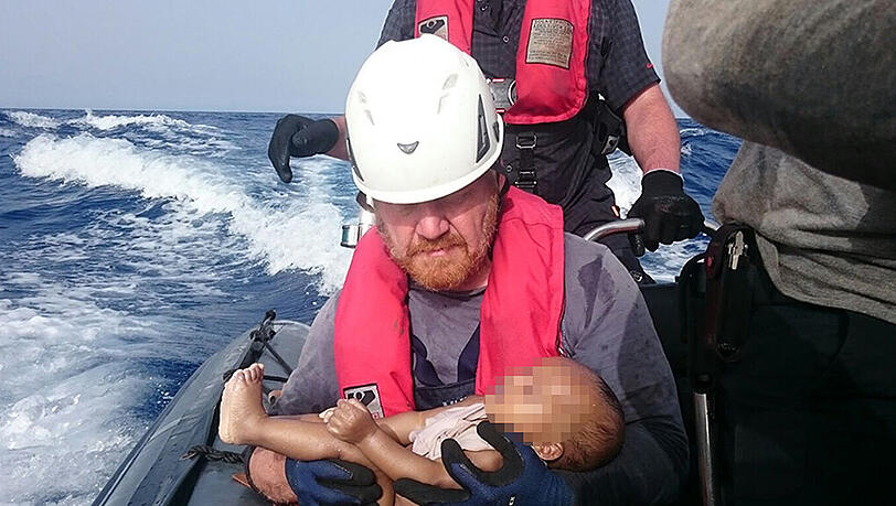 Sea Watch will mit dem Foto des toten Flüchtlingsbabys die Politik wachrütteln. Sea Watch will mit dem Foto des toten Flüchtlingsbabys die Politik wachrütteln.