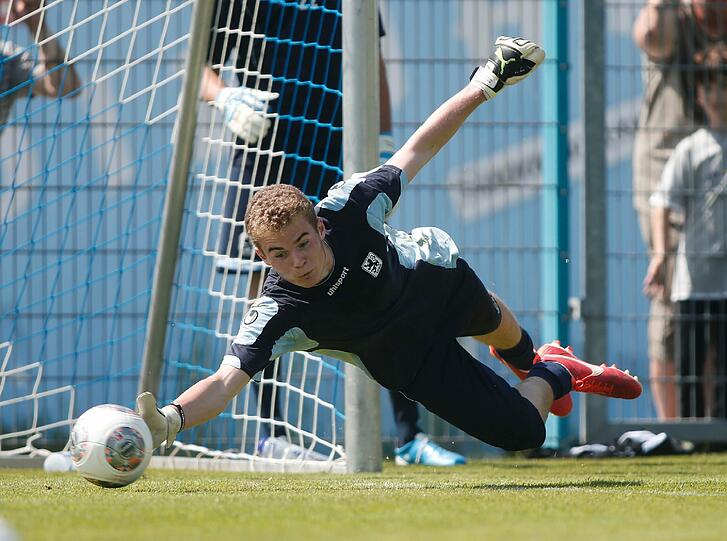 Strahlender Sonnenschein: Der TSV 1860 startet die Mission Aufstieg. Mit dabei: Die Neulöwen Daniel Adlung, Yannick Stark, Stephan Hain, Sebastian Hertner und Markus Schwabl. Die Bilder