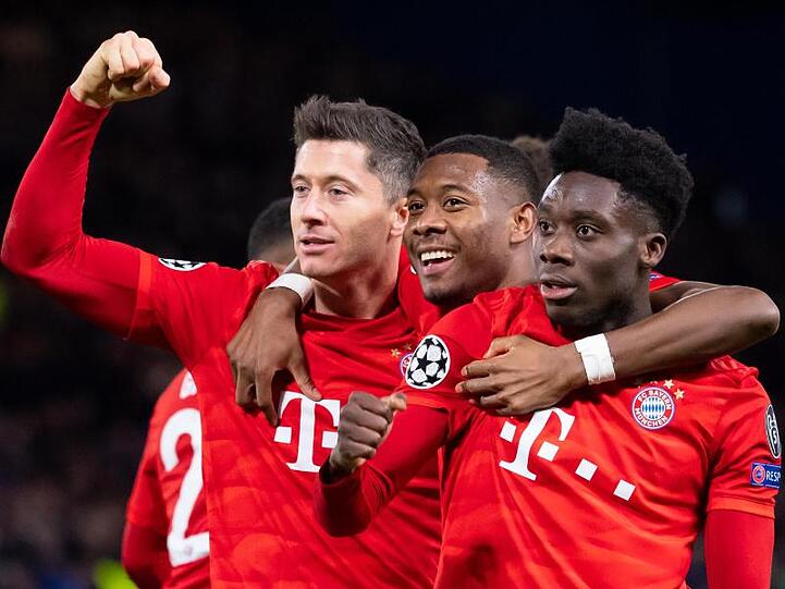 Der FC Bayern München führt die Bundesliga-Tabelle an.