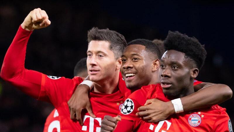 Der FC Bayern München führt die Bundesliga-Tabelle an. Der FC Bayern München führt die Bundesliga-Tabelle an.